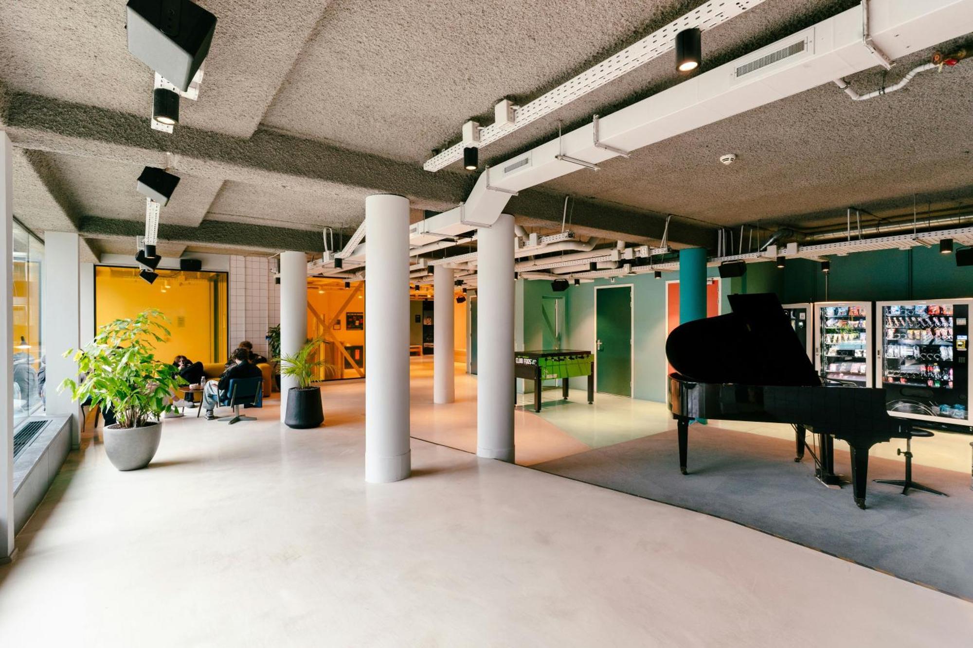 The Social Hub Extended *